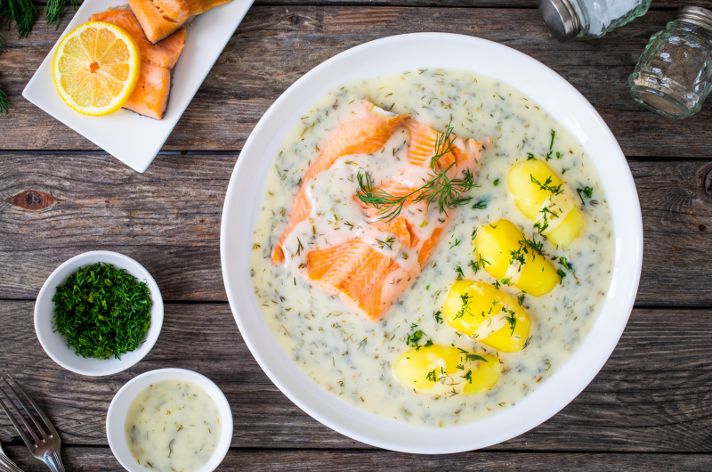 CREAMY SALMON WITH DILL SAUCE & BABY POTATOES