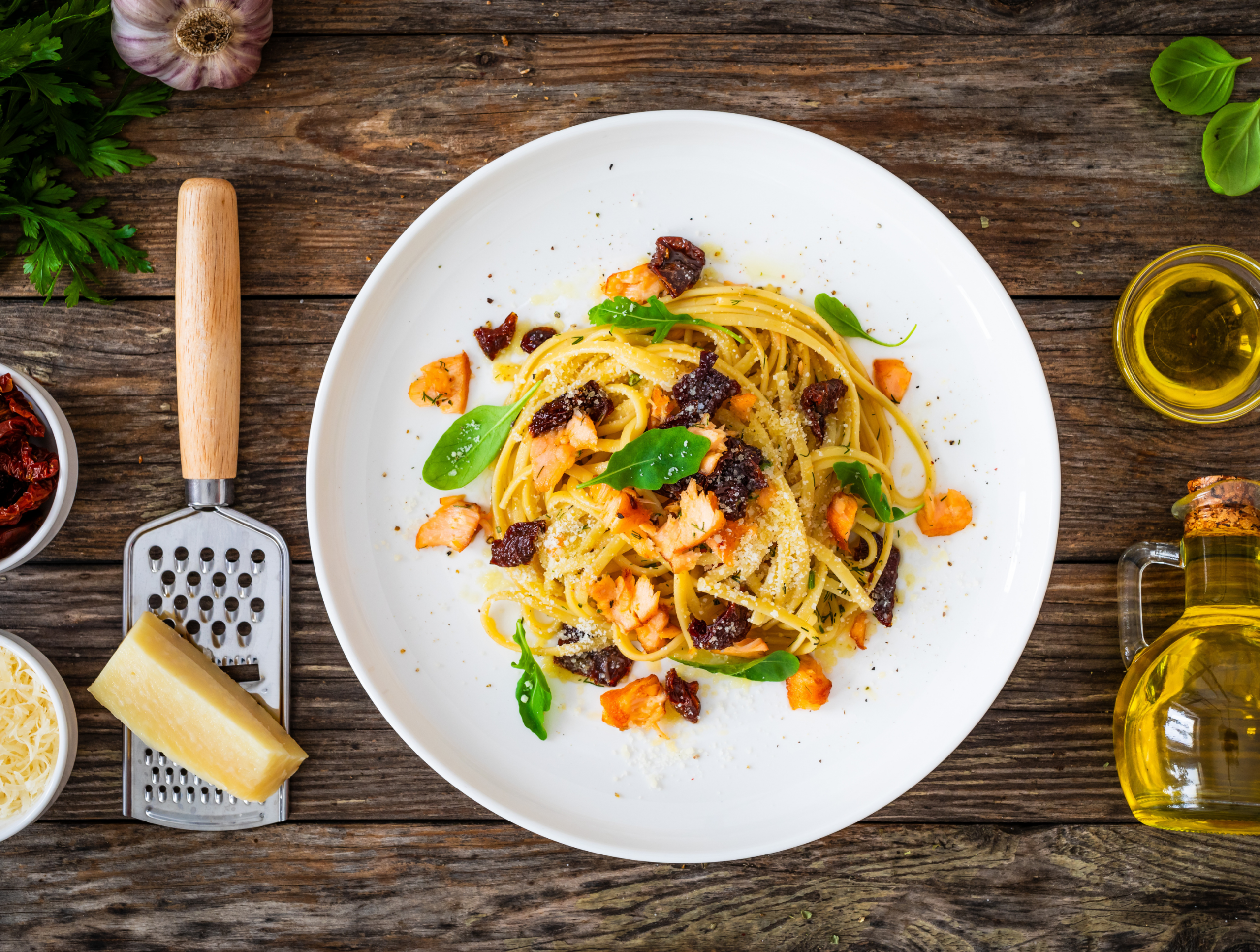 Creamy Salmon Pasta with Sun-Dried Tomatoes – VÅRLAKS