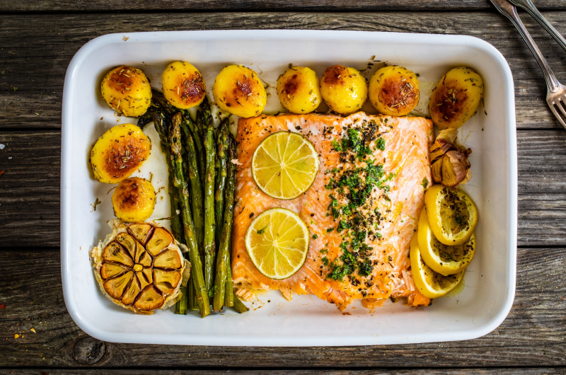 OVEN-BAKED SALMON WITH LEMON, ASPARAGUS & CRISPY POTATOES